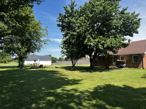 10585 N Il Highway 142 HWY, Mt Vernon, IL 62864