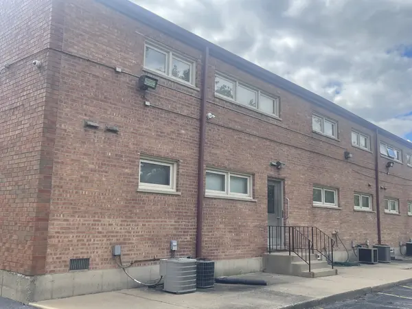 623 N Carroll Pkwy #101, Glenwood, IL 60425