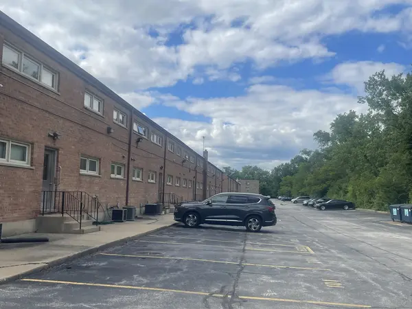 623 N Carroll Pkwy #101, Glenwood, IL 60425