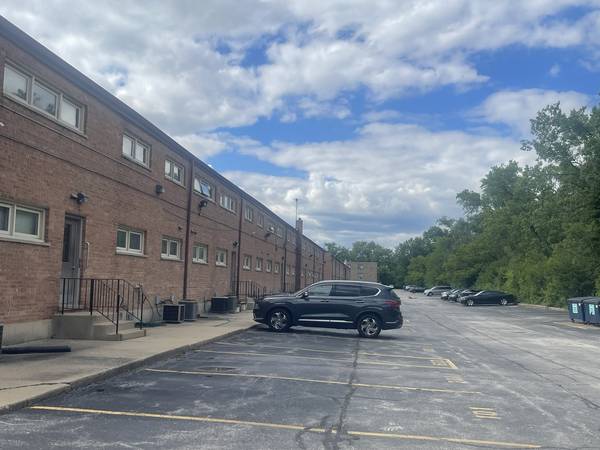 623 N Carroll Pkwy #101, Glenwood, IL 60425