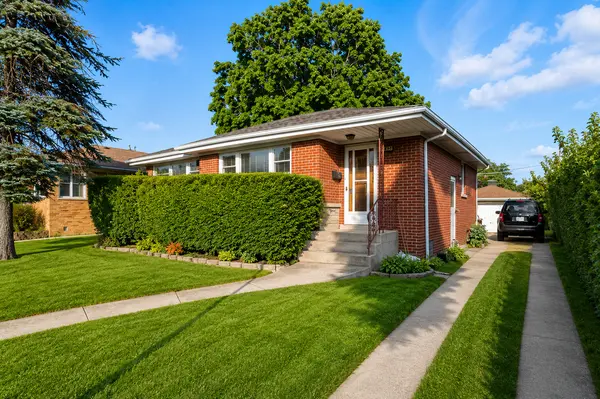 11043 Boeger CT, Westchester, IL 60154