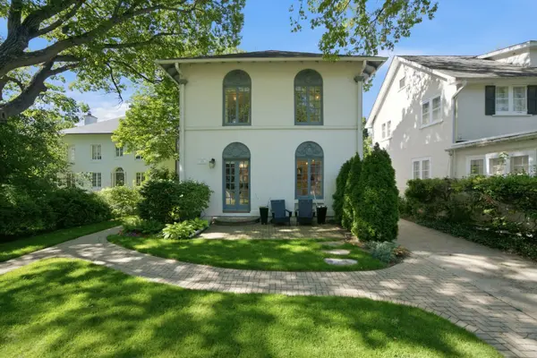 376 Woodlawn AVE, Glencoe, IL 60022