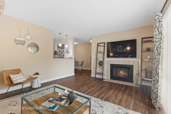 84 Sterling CIR #201, Wheaton, IL 60189
