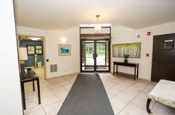 925 Spring Hill DR #311, Northbrook, IL 60062