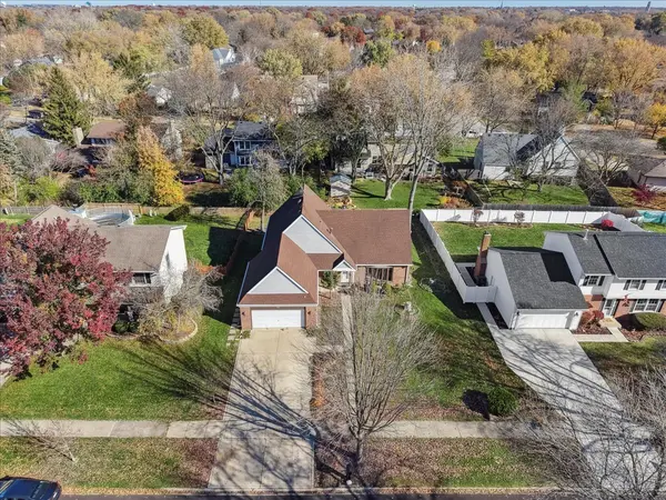 122 Encina DR, Naperville, IL 60540