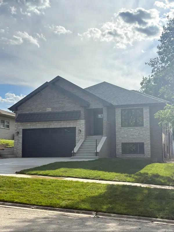 9432 S 82nd CT, Hickory Hills, IL 60457