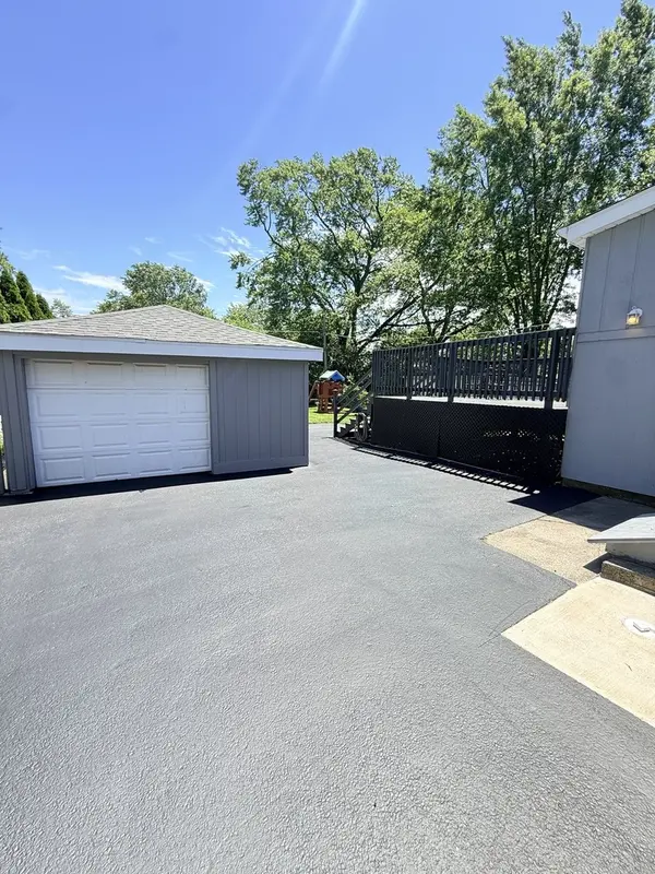 14607 Saint Louis AVE, Midlothian, IL 60445