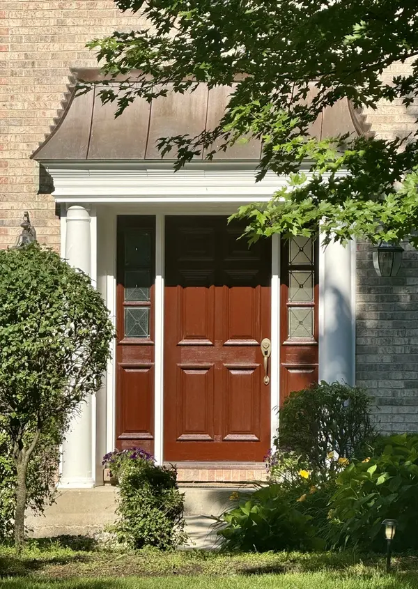 1002 Stonehedge RD, St. Charles, IL 60174