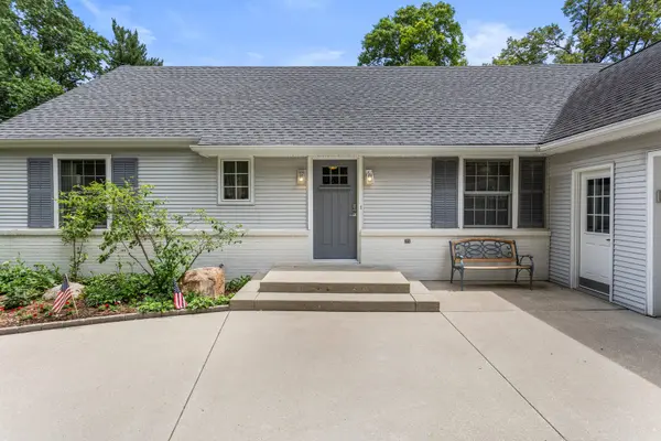 1712 Lincoln RD, Champaign, IL 61821
