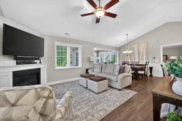 2045 Somerset LN #2045, Sycamore, IL 60178