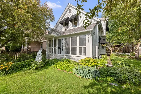 1424 11th Street A, Moline, IL 61265