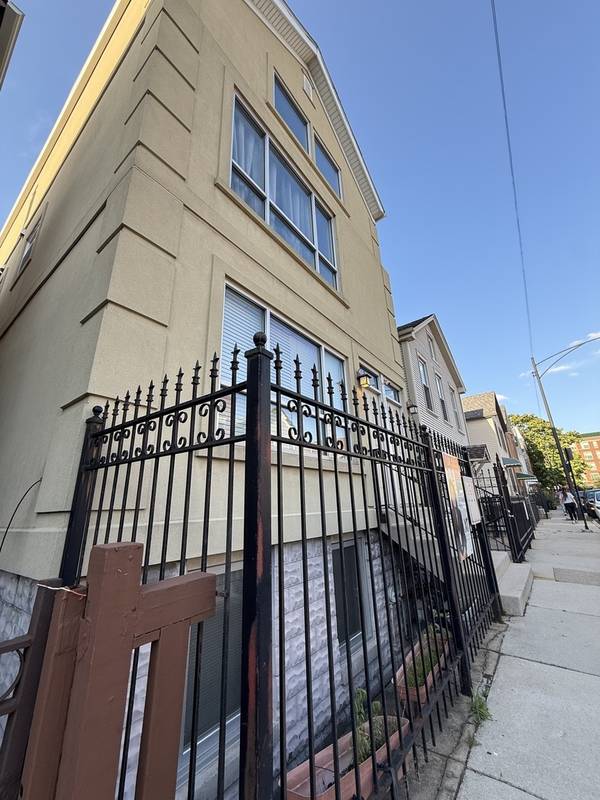 1028 W 20th PL #1, Chicago, IL 60608
