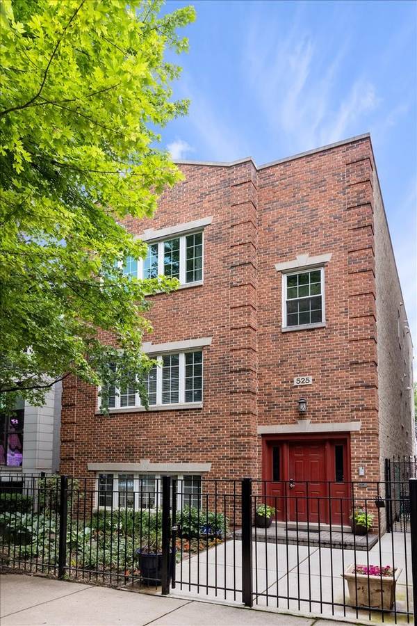 525 N Claremont AVE #3, Chicago, IL 60612