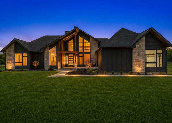 4311 Red Tail LN, Johnsburg, IL 60051