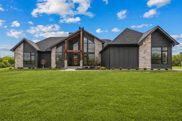 4311 Red Tail LN, Johnsburg, IL 60051