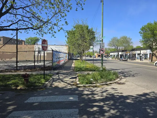 6936 N Western AVE, Chicago, IL 60645