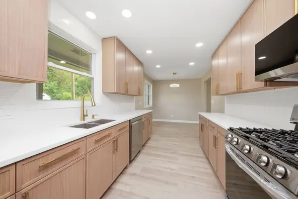 1302 S Lawler AVE, Lombard, IL 60148