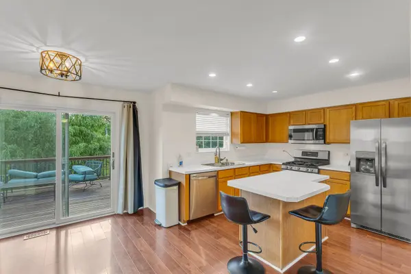 1807 Van Dyke LN, Carpentersville, IL 60110