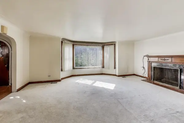5636 W Augusta BLVD, Chicago, IL 60651