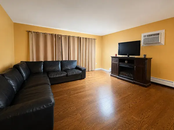 3425 83rd ST #D13, Woodridge, IL 60517