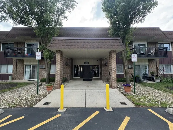 3425 83rd ST #D13, Woodridge, IL 60517
