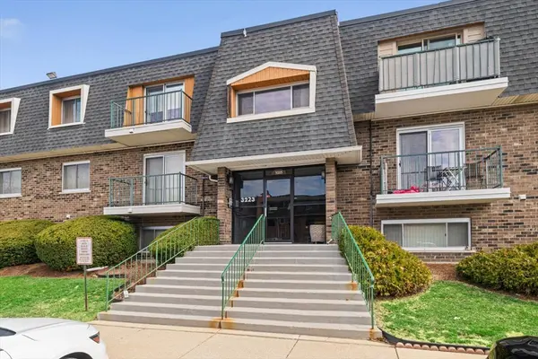 3223 W Parkway DR #3A, Northbrook, IL 60062