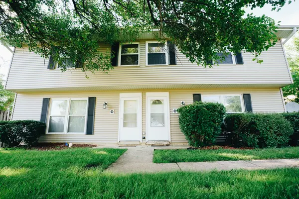 10W Fernwood DR, Bolingbrook, IL 60440