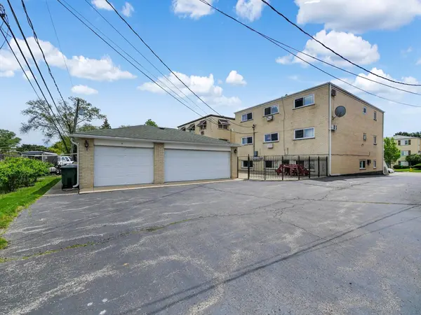 8430 W Oak AVE, Niles, IL 60714