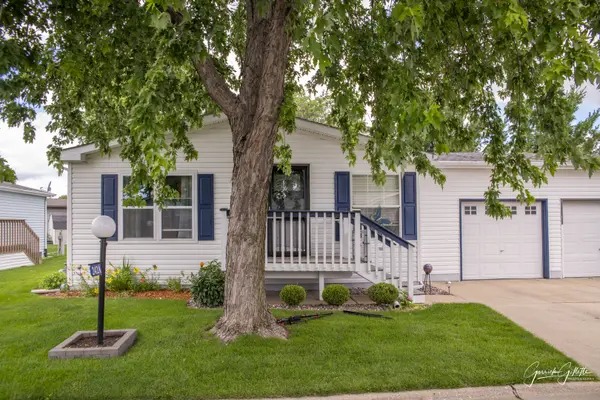 242A Meadowlark LN, Sandwich, IL 60548