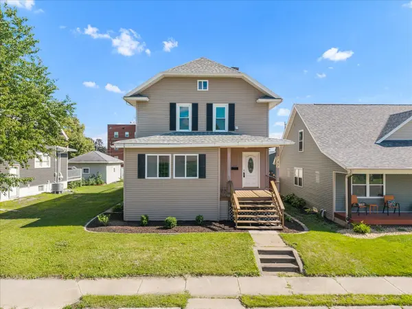 737 Grant ST, Bettendorf, IA 52722