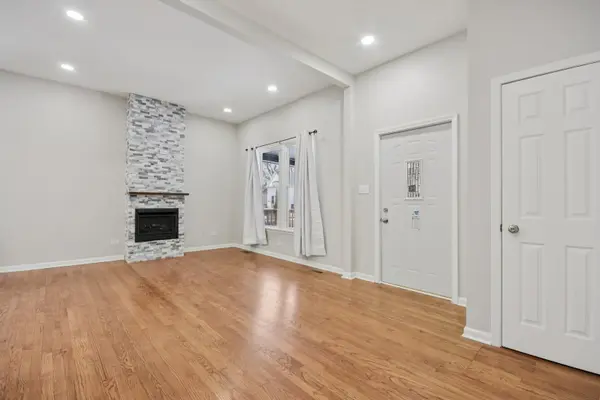 5718 W Superior ST, Chicago, IL 60644
