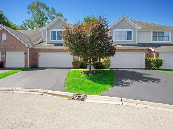 324 Turnberry LN, Glen Ellyn, IL 60137