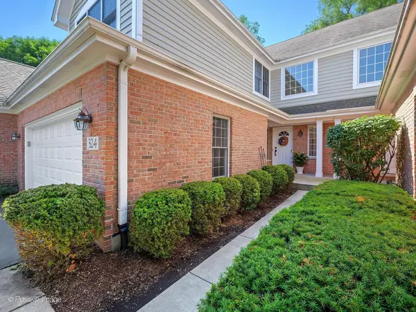 324 Turnberry LN, Glen Ellyn, IL 60137