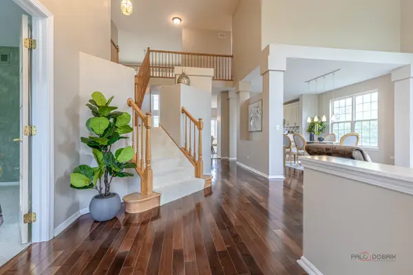775 Lipizzan LN, Wauconda, IL 60084