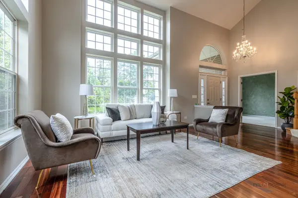 775 Lipizzan LN, Wauconda, IL 60084
