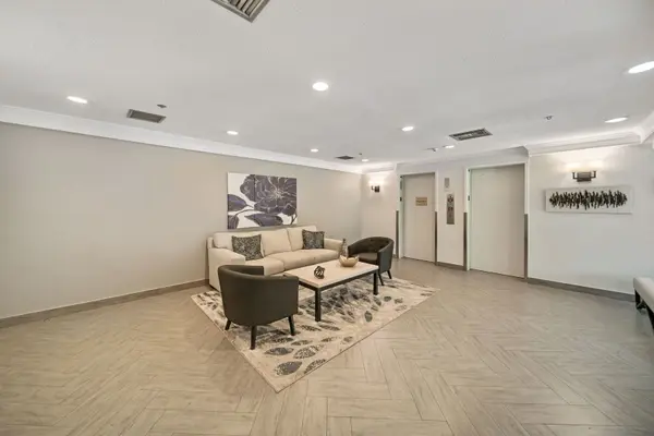 3810 Mission Hills RD #401, Northbrook, IL 60062