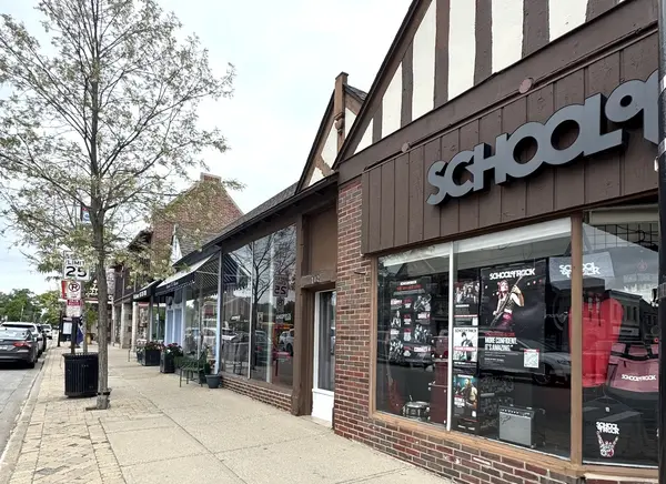 100 W Main ST, Barrington, IL 60010