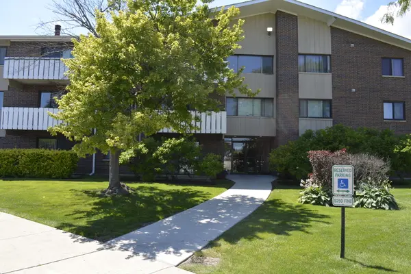 1000 Bayside DR #207, Palatine, IL 60074
