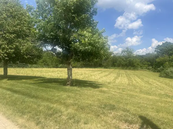 18N647 Ridgefield BLVD, Huntley, IL 60142