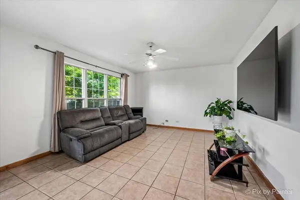 1755 Mission Hills DR, Elgin, IL 60123