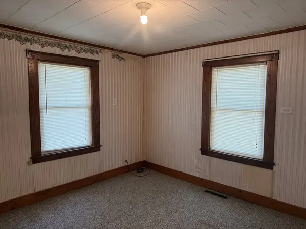 810 W Longstreet RD, Marion, IL 62959