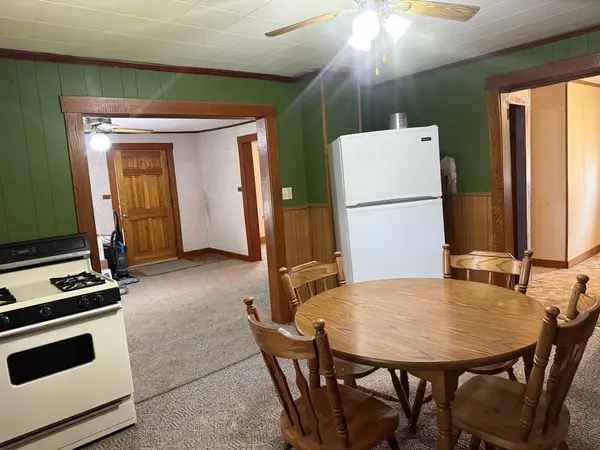 810 W Longstreet RD, Marion, IL 62959