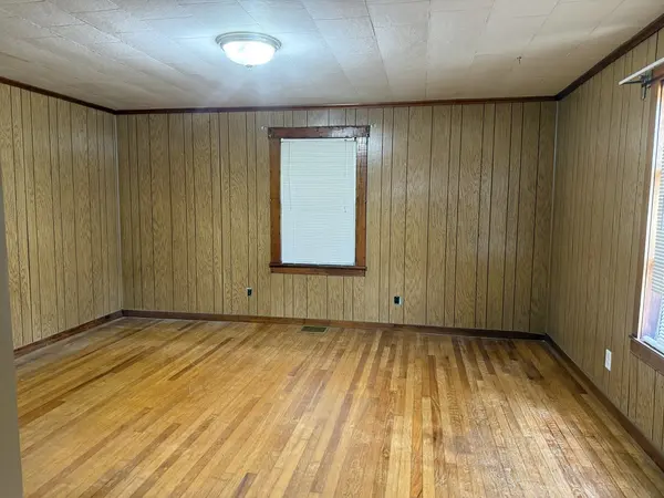 810 W Longstreet RD, Marion, IL 62959