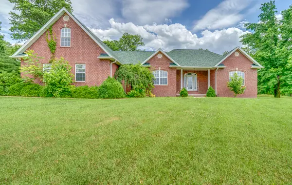 2108 S Hillside LN, Mcleansboro, IL 62859
