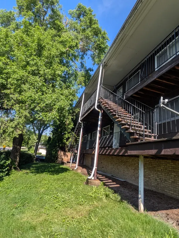 75 N Lyle AVE, Elgin, IL 60123