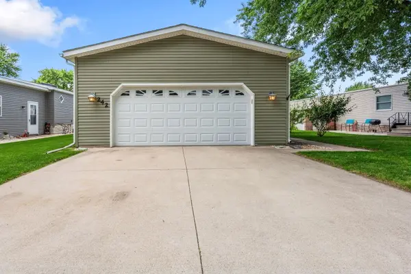 242 Fox LN, Belvidere, IL 61008