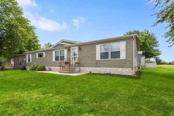 242 Fox LN, Belvidere, IL 61008
