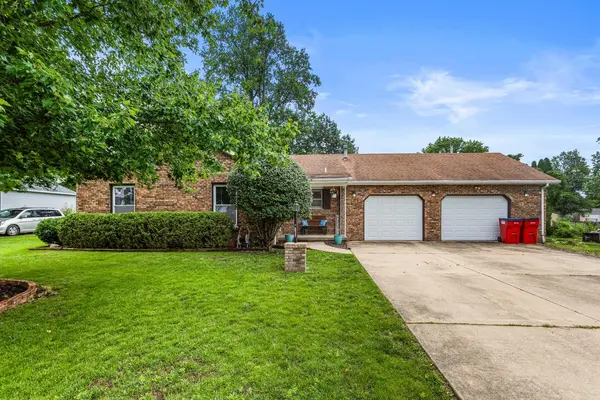 108 N Turner DR, Mahomet, IL 61853