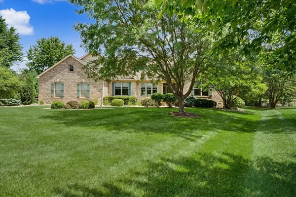 4714 Chestnut Grove DR, Champaign, IL 61822