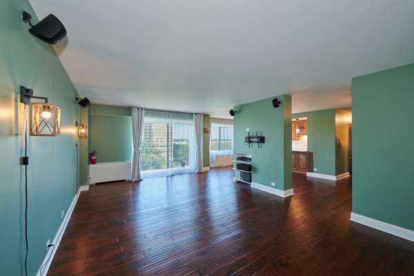 7061 N Kedzie AVE #913, Chicago, IL 60645